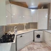 کابینت های گلاس ساده اقساطی مدل براق سفید 006 ویژه بازنشستگان